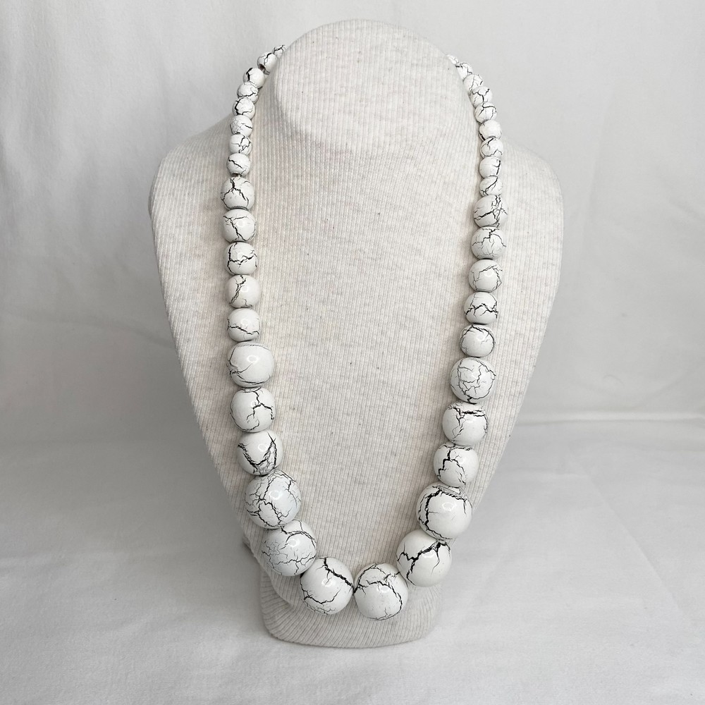 💎Beaded Matinee Necklace Graduated Marbled Ball Shape White/Gray Wood Beads